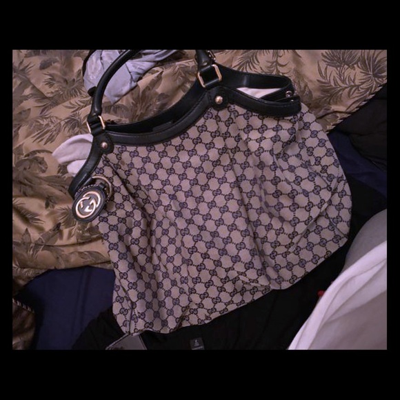 GUCCI PURSE - Picture 1 of 3